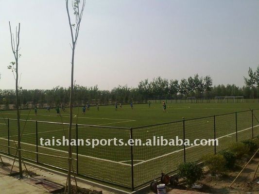 Cỏ nhân tạo bóng đá có chiều cao cọc 50mm chống tia cực tím được FIFA phê duyệt với mật độ cao và bảo trì thấp