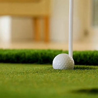 13mm Green Golf cỏ nhân tạo cho các sự kiện thể thao với 230 khâu / M tỷ lệ khâu và 6500 Dtex