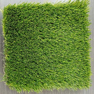 Khu vui chơi mật độ cao Cỏ tổng hợp được sử dụng cho hồ bơi hoặc ban công sân sau với khả năng chống tia cực tím tuyệt vời