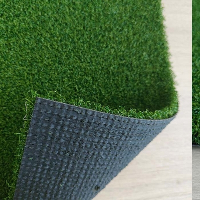 15mm Golf cỏ nhân tạo hiệu suất cao với khả năng chống tia cực tím tuyệt vời bề mặt phẳng và cảm giác mềm