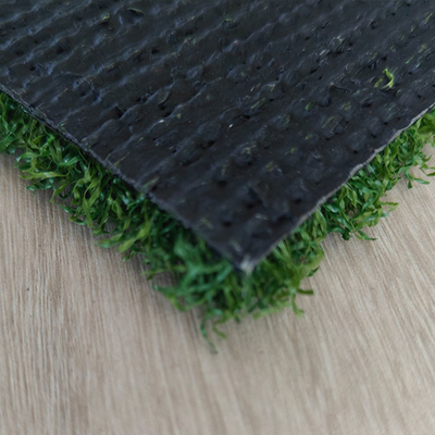 15mm Golf cỏ nhân tạo hiệu suất cao với khả năng chống tia cực tím tuyệt vời bề mặt phẳng và cảm giác mềm