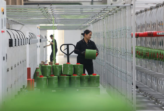 Cỏ nhân tạo được chứng nhận hai lần bởi FIFA và FIH với chiều cao cỏ có thể tùy chỉnh và chi phí bảo trì thấp