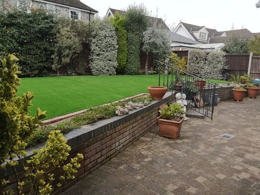 Cỏ nhân tạo có chiều cao cọc 40mm với hình thức thực tế và chi phí bảo trì thấp cho sân vườn và cảnh quan