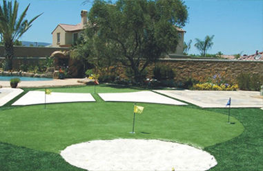 Cỏ nhân tạo golf với chiều cao đống 17mm mật độ cao và chất kết dính PU cho cây xanh nhựa tổng hợp