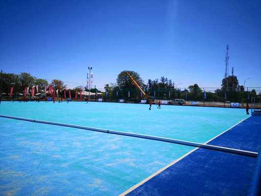 FIH chứng nhận sân cỏ nhân tạo hockey với chiều cao đống 14mm và phun nước để chơi liên tục
