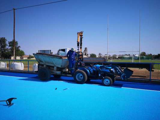 FIH chứng nhận sân cỏ nhân tạo hockey với chiều cao đống 14mm và phun nước để chơi liên tục