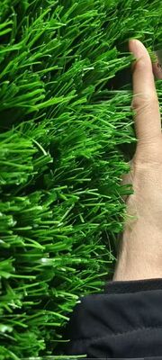 Cỏ nhân tạo bóng đá chống tia cực tím với chiều cao 60mm và không có kim loại nặng cho hiệu suất lâu dài