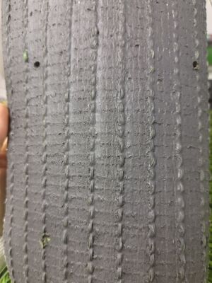 Cỏ nhân tạo bóng đá màu xanh lá cây đậm với độ thấm cao, chiều cao sợi 50mm và 12000 Dtex cho bề mặt thể thao