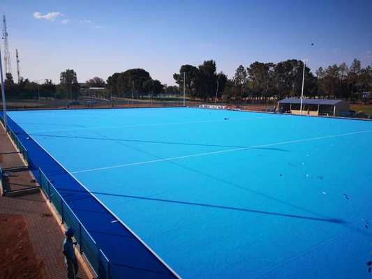 FIH chứng nhận sân cỏ nhân tạo hockey với chiều cao đống 14mm và phun nước để chơi liên tục