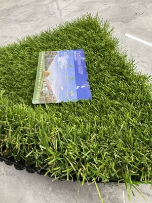 Cỏ nhân tạo không định hướng cao 45mm, năm màu, cho sân sau, vườn, sân thượng và đường phố