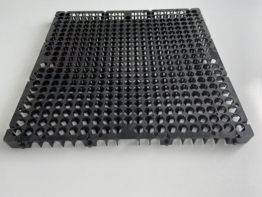 30mm Độ dày vật liệu nhựa Bảng thoát nước đặt dưới cảnh quan Cỏ nhân tạo